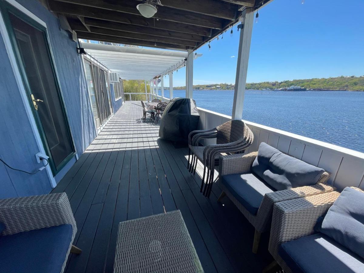 Spectacular Home With A Amazing Ocean - River View 그로튼 외부 사진