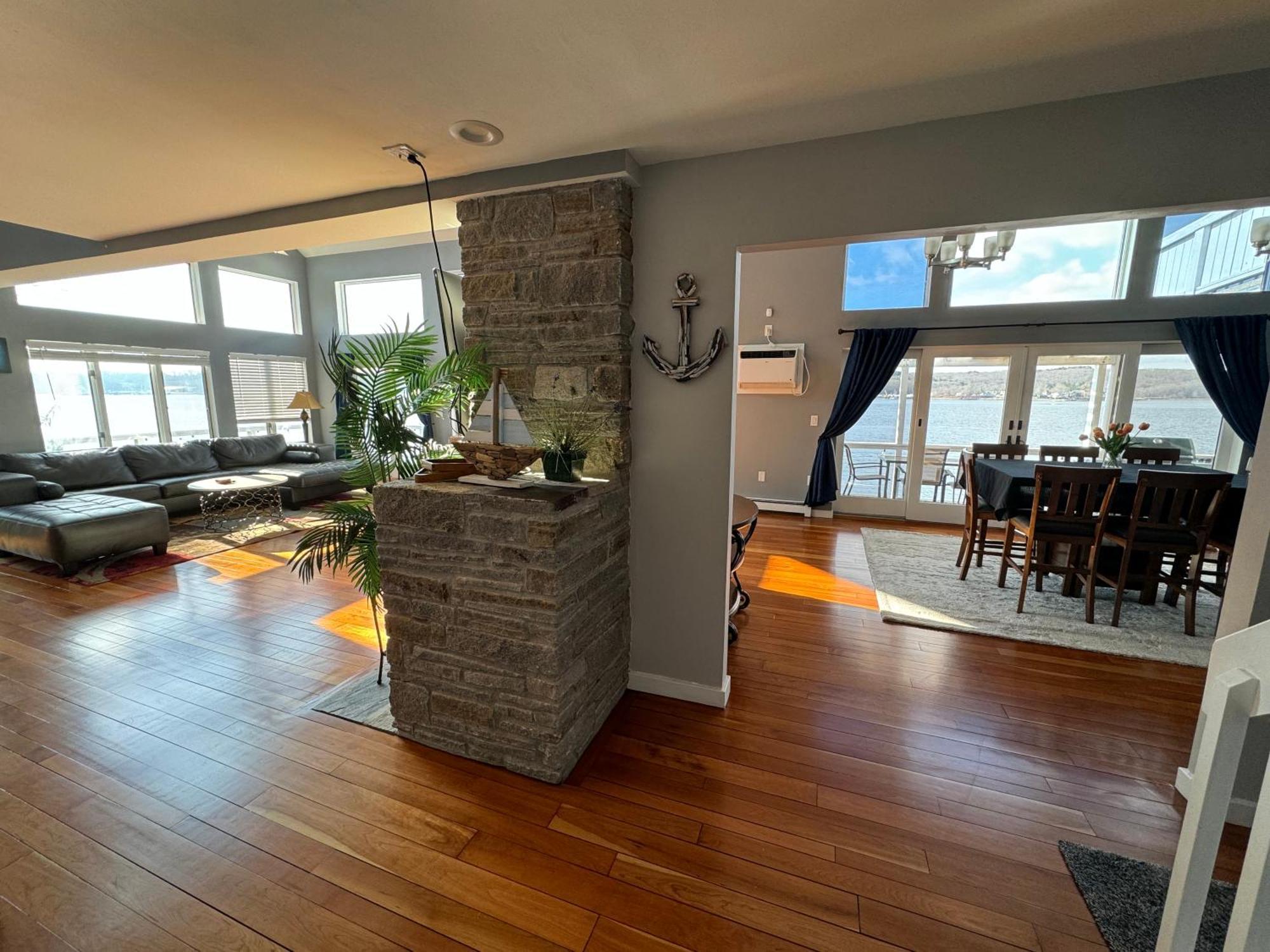 Spectacular Home With A Amazing Ocean - River View 그로튼 외부 사진